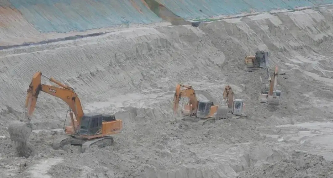 Four excavators working an active silica-sand extraction face in Beihai, Guangxi.
